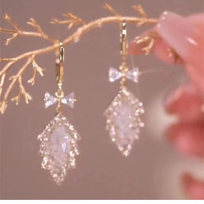 ER0006 PINK Nature's Delight Leaf Earrings: Elegance and Freshness in Alloy ER0006 PINK Nature's Delight Leaf Earrings: Elegance and Freshness in Alloy