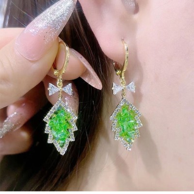 ER0006 GREEN Nature's Delight Leaf Earrings: Elegance and Freshness in Alloy ER0006 GREEN Nature's Delight Leaf Earrings: Elegance and Freshness in Alloy