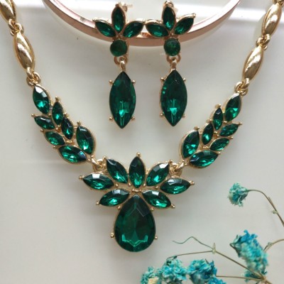 NL0024 Women's Earrings and Necklace Set - Green NL0024 Women's Earrings and Necklace Set - Green